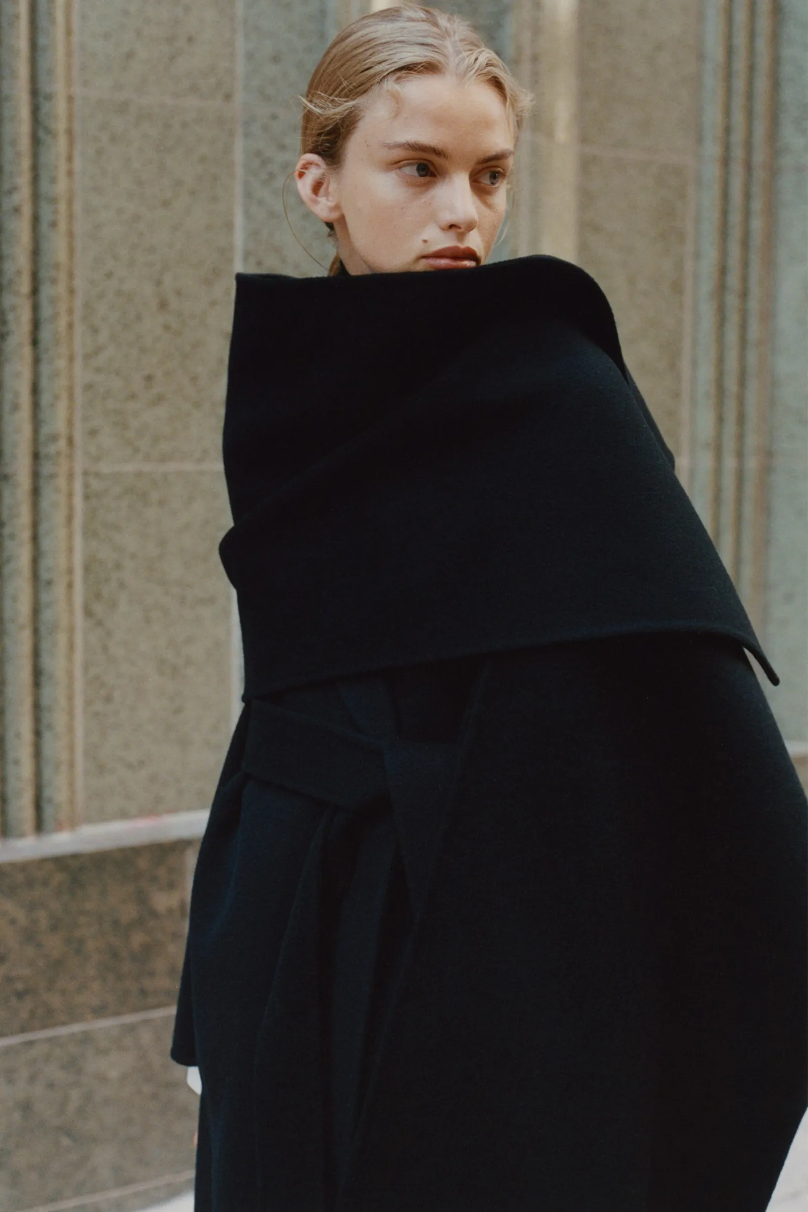 Grand Scarf Coat in Black