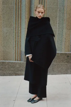 Grand Scarf Coat in Black