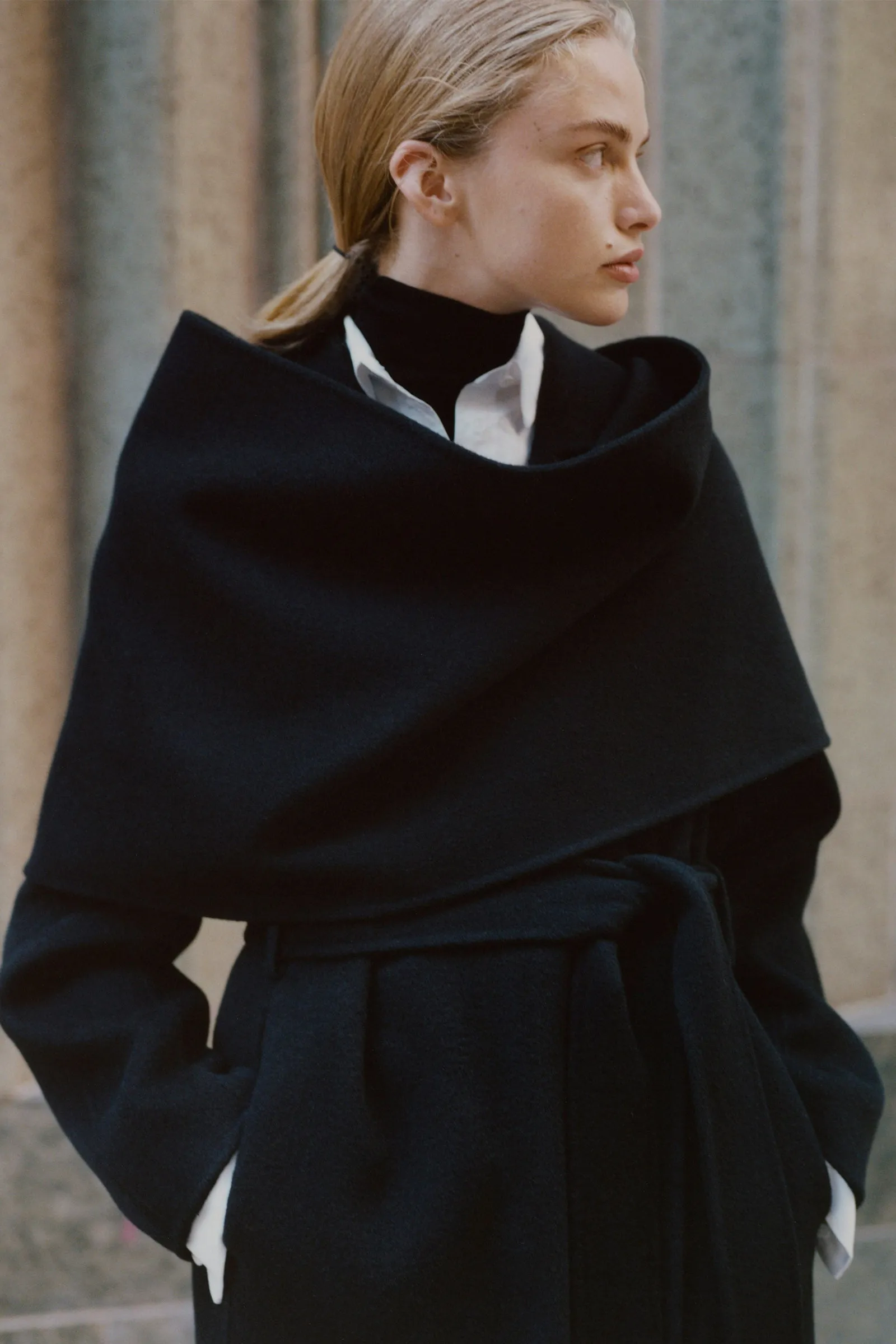 Grand Scarf Coat in Black